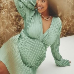 PrettyLittleThing Plisse Maternity Dress